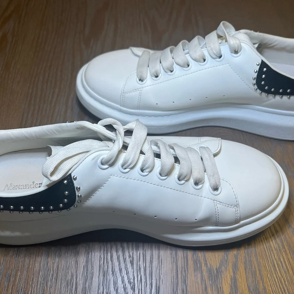 Alexander McQueen White and Black Athletic Shoes Sleek Design - Picture 8 of 11